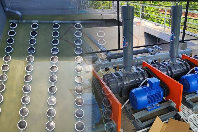 Evaluasi spesifikasi root blower industri baru sebelum pembelian, meliputi motor listrik, pressure gauge, dan komponen pendukung