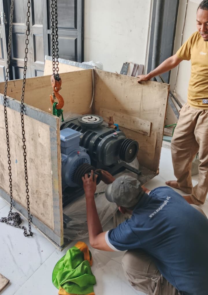 Perakitan Root Blower oleh Teknisi Specialist AEROVIA